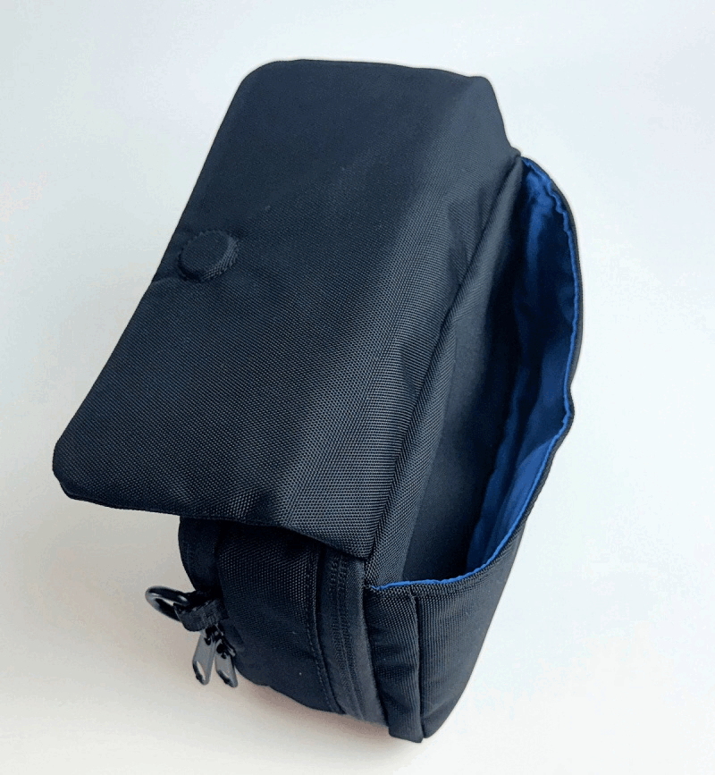 CONME MINI ポケット感覚で持ち歩ける、手ぶらミニバッグ CONME MINI ポケット感覚で持ち歩ける、手ぶらミニバッグ