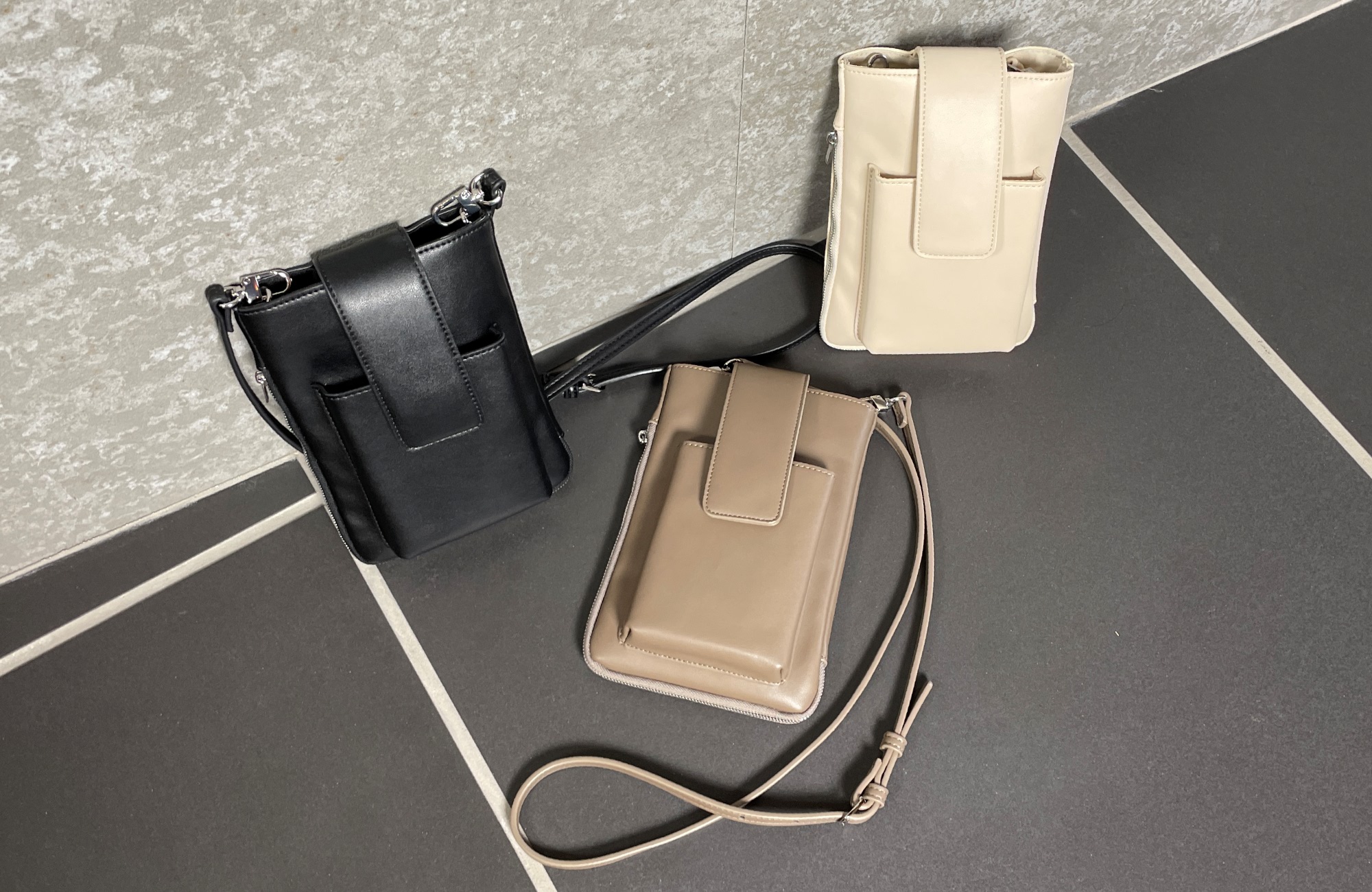 長財布＆手帳型スマホケースもスッキリ収納。機能性にこだわった大人の